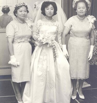 Bride with faimly. B&W.